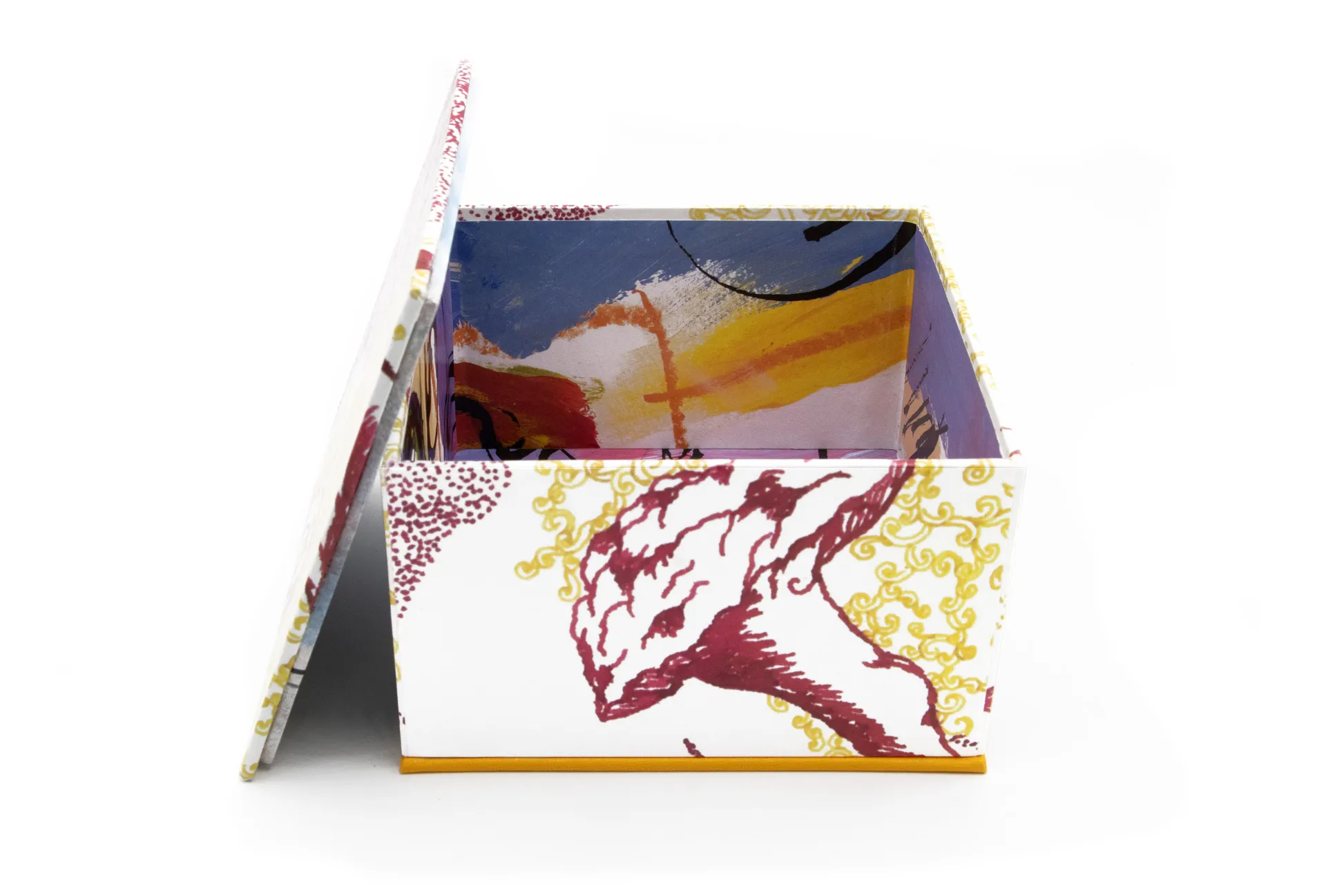 Quadratische Schmuckdose mit handgemaltem Pilzmotiv in warmen Rot- und Gelbtönen, erhältlich in drei Größen Quadratische Schmuckdose mit handgemaltem Pilzmotiv in warmen Rot- und Gelbtönen, erhältlich in drei Größen