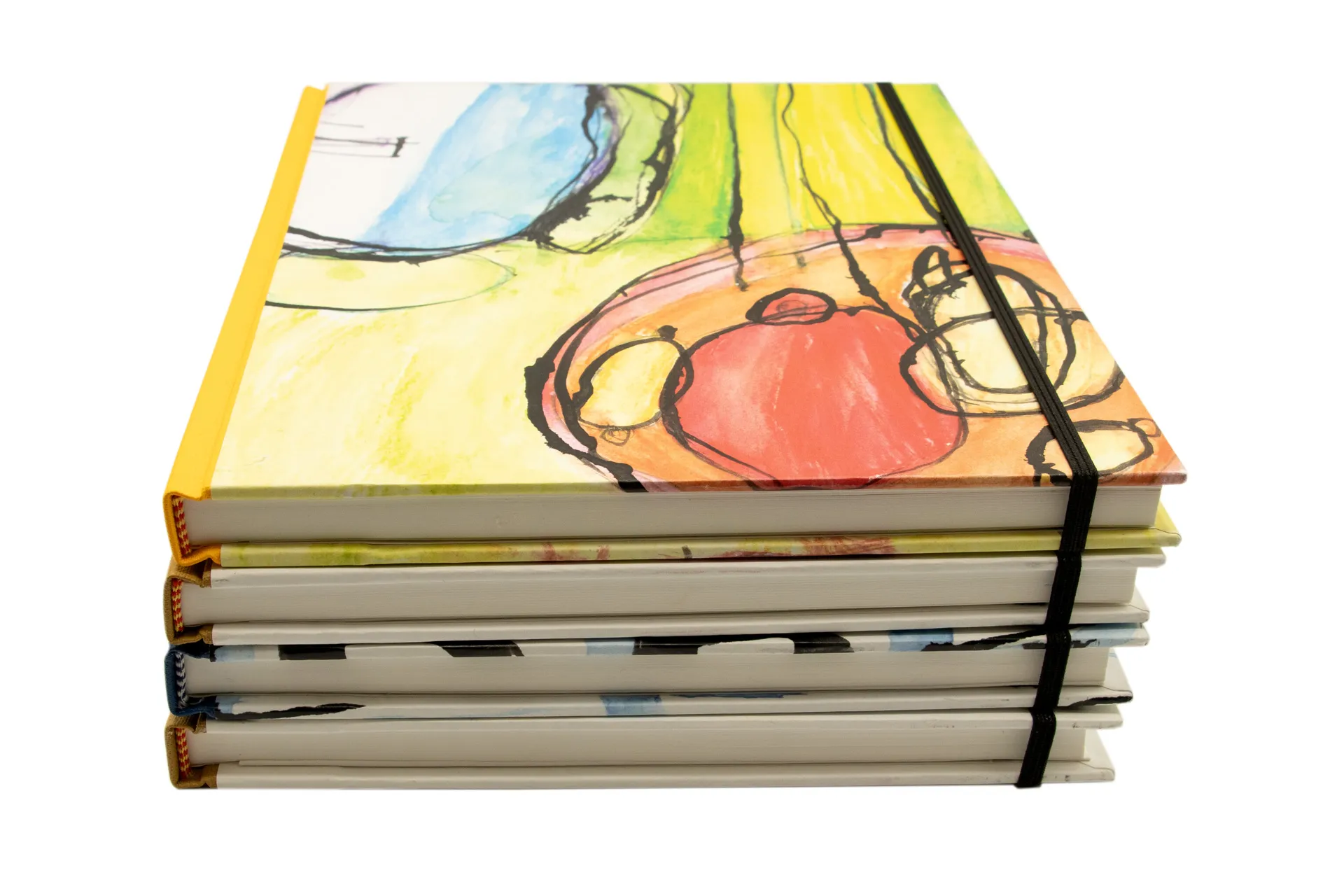 Hardcover-Notizbuch mit kalligrafischem Motiv auf Einband, stabile Fadenheftung und Fixiergummi, in einer mittelgroßen Ausführung mit liniertem  Papier