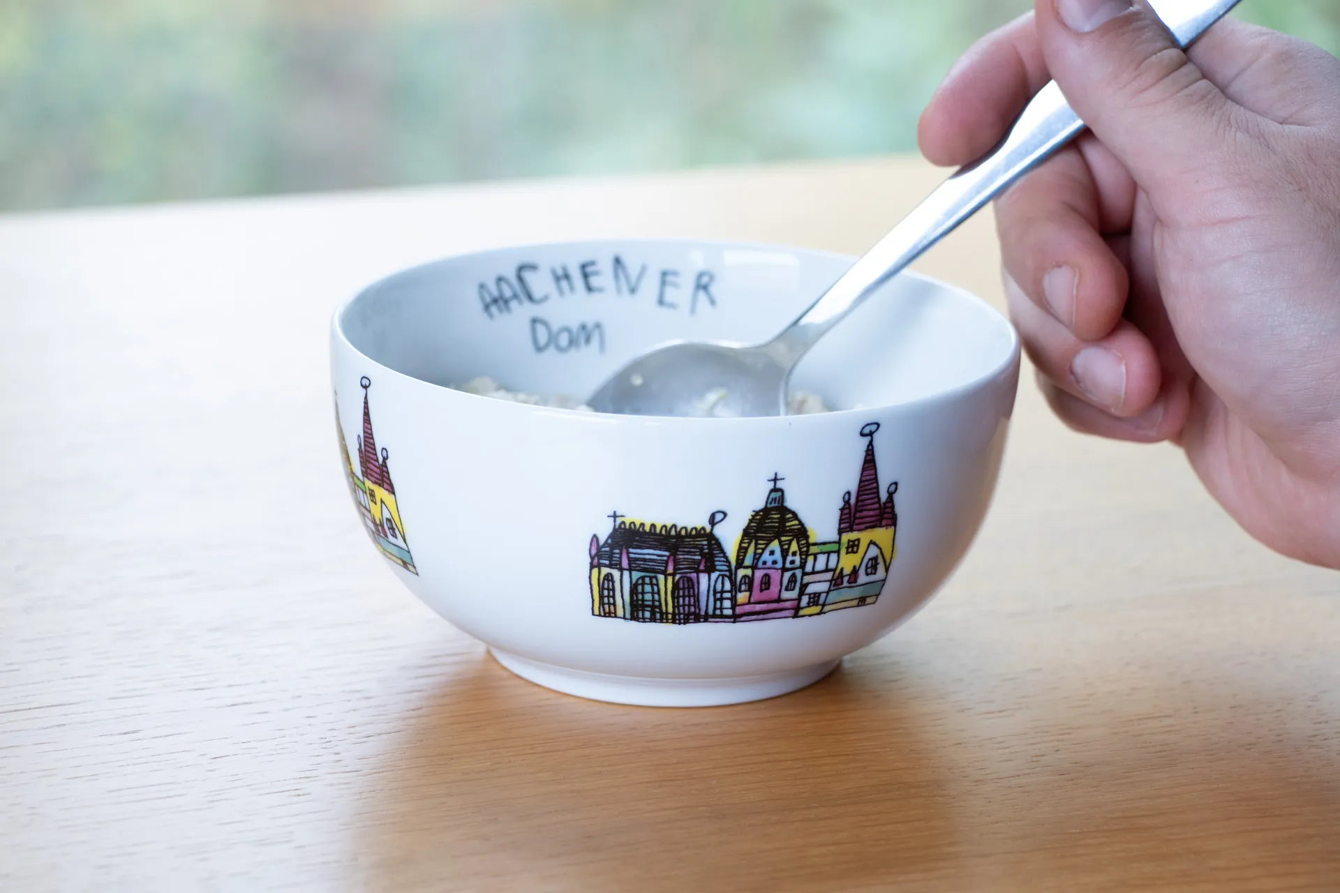 Weiße Porzellan‑Müslischale  0,5 l mit handgezeichnetem Aachener Dom‑Motiv