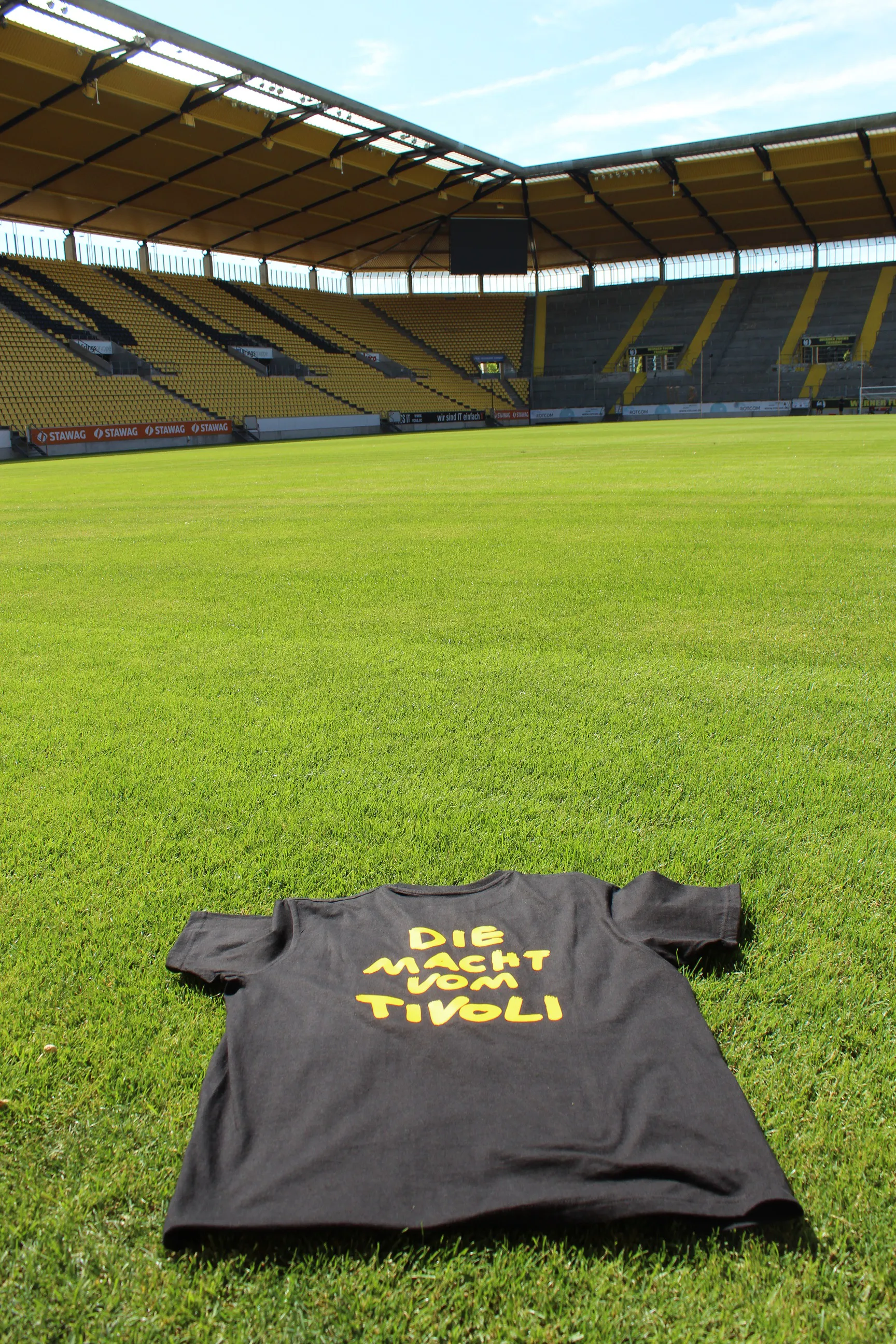 Unisex-T-Shirt mit dem Motiv „Die Macht vom Tivoli“,  100% Baumwolle erhältlich in verschiedenen Größen.
