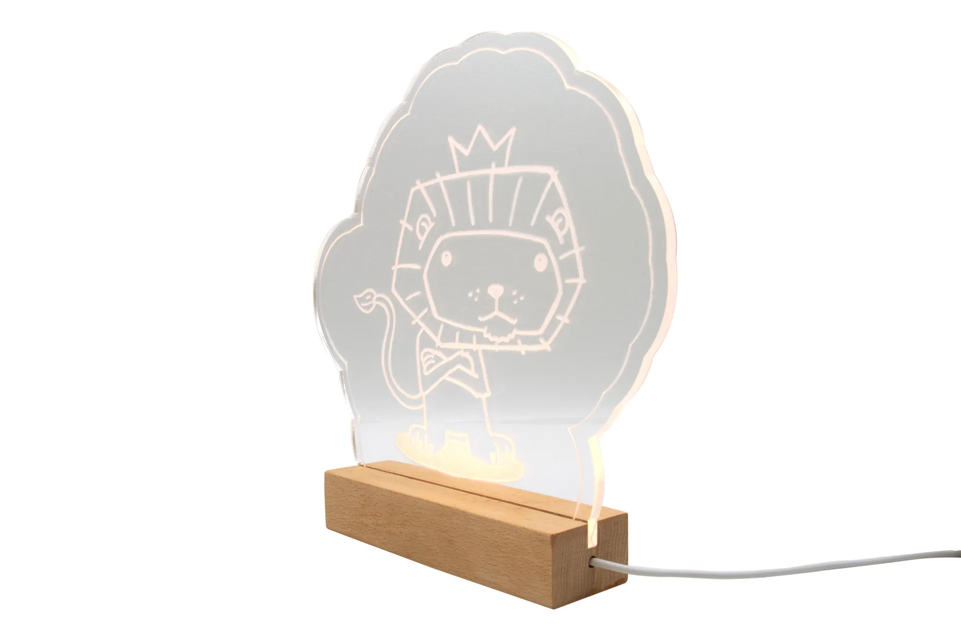 LED-beleuchteter Acryl-Aufsteller mit Löwenmotiv, montiert auf Holzsockel mit USB-Anschluss und Bedienelement für div.Farblichter– ideal als Nachtlicht oder Dekoration für Kinderzimmer mit zwei Ausführungen (ohne Gravur/mit individueller Gravur)