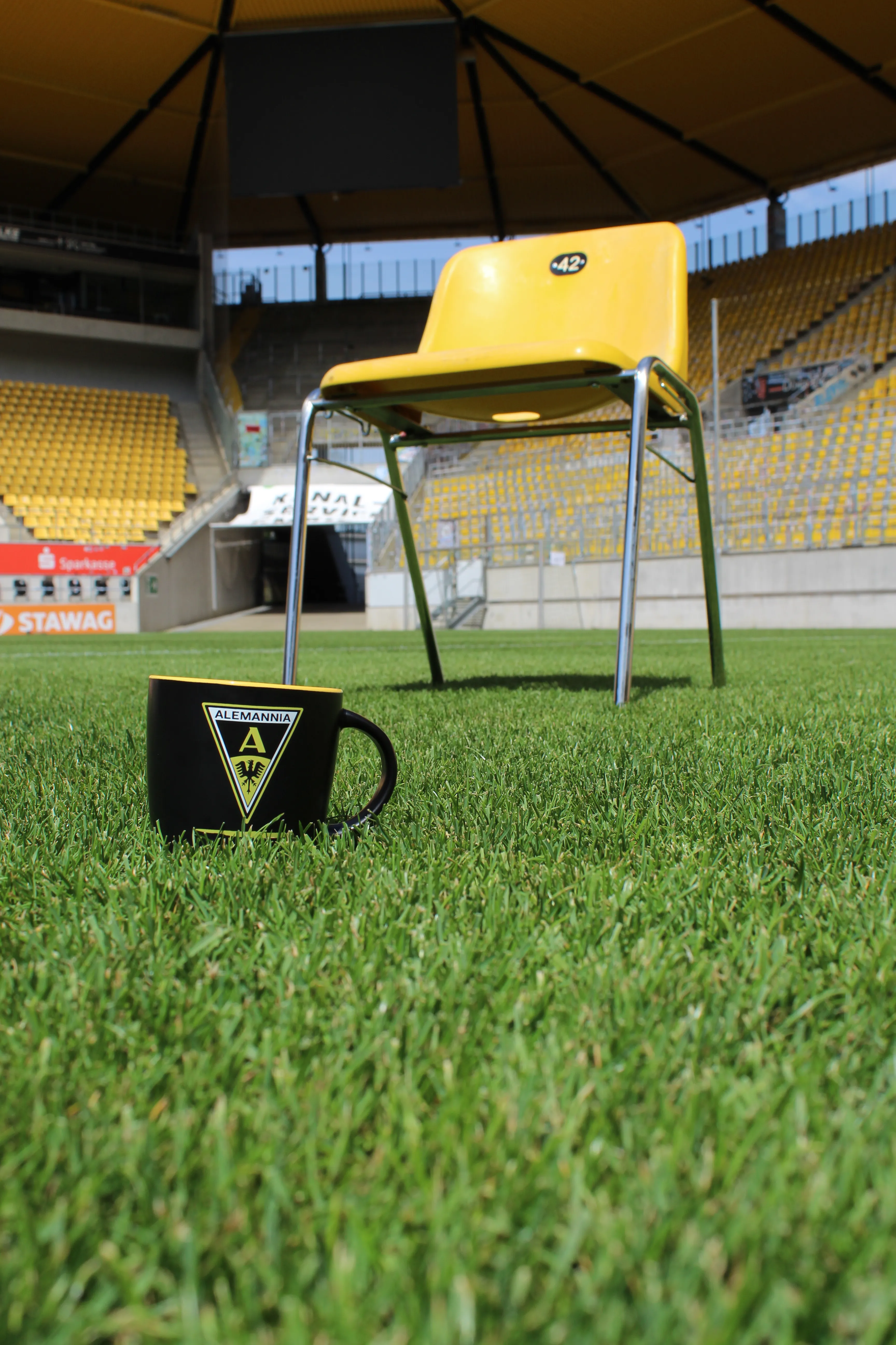 Alemannia Deko-Stuhl mit Tasse