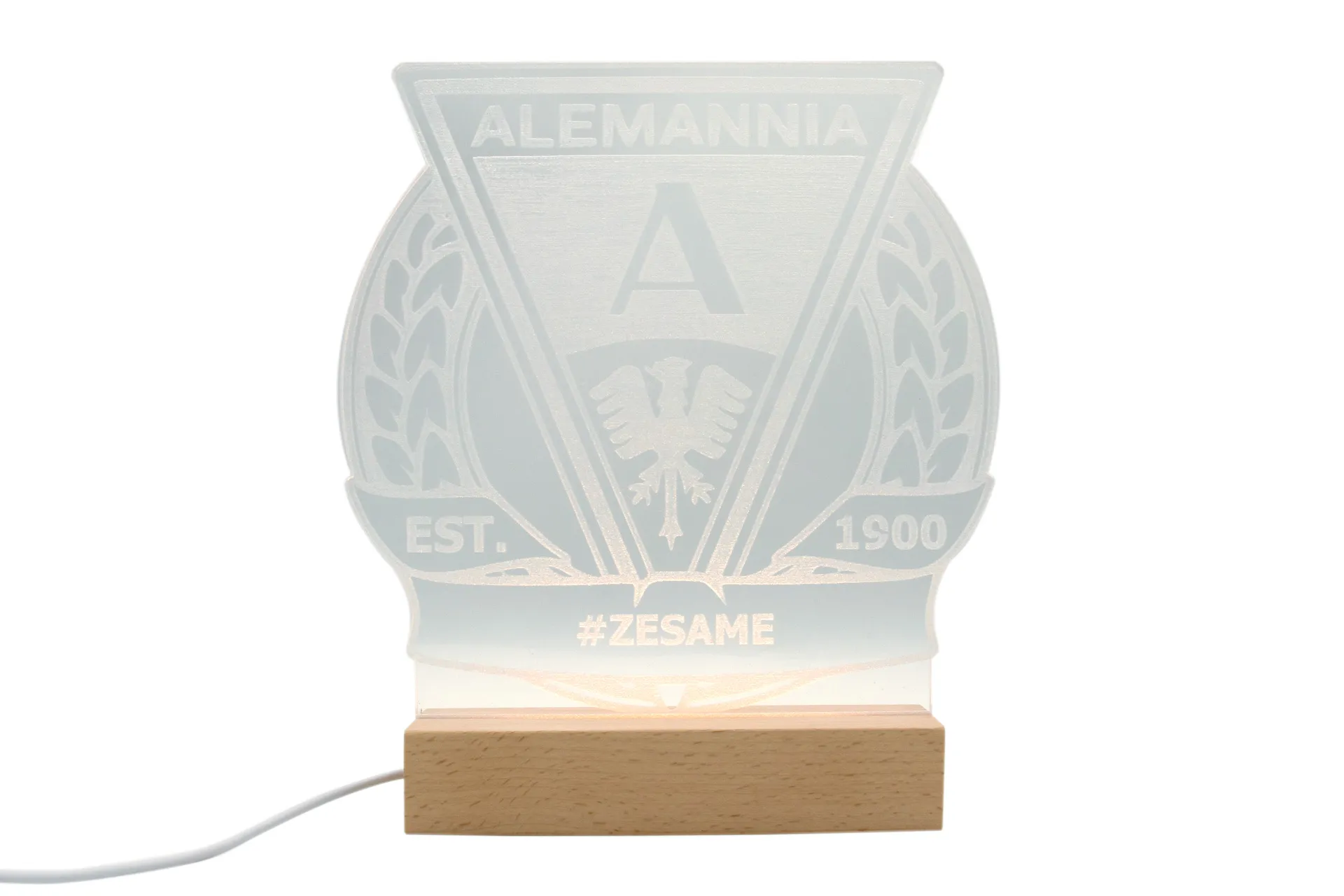 LED-beleuchteter Acryl-Aufsteller mit Alemannia Aachen Motiv, montiert auf Holzsockel mit USB-Anschluss und Bedienelement für div.Farblichter– ideal als Nachtlicht oder Dekoration für Fans